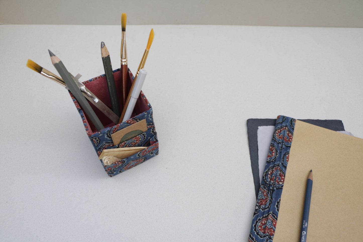 Collapsible Pen Stand