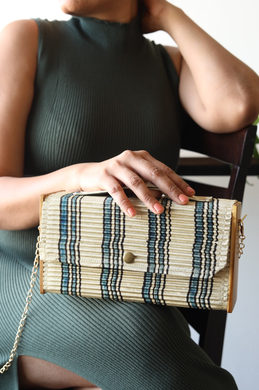 Non detachable fixed sleeve - box - white line