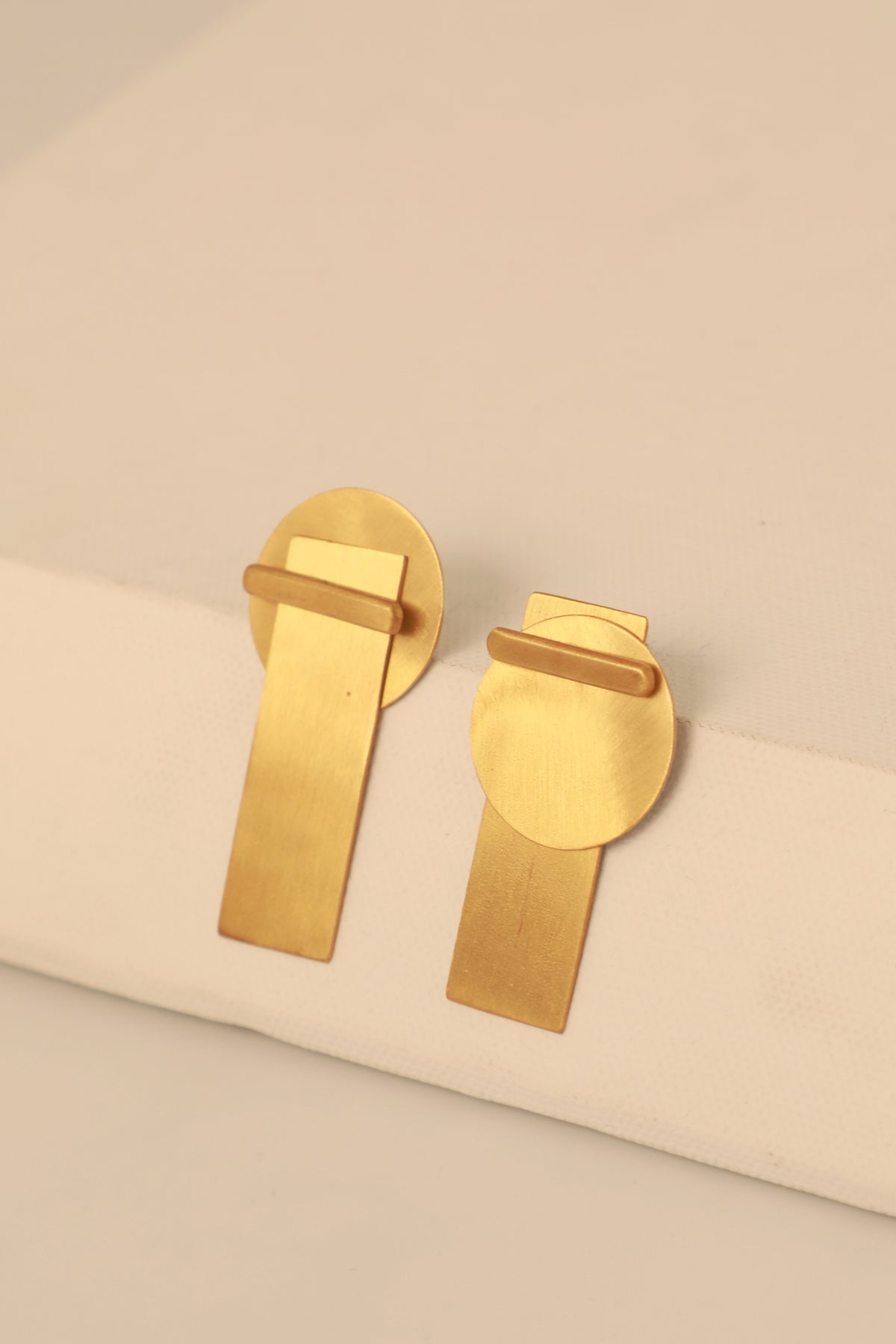 Andromeda - dash stud earring