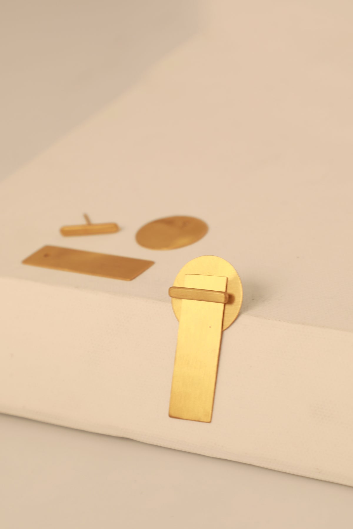 Andromeda - dash stud earring