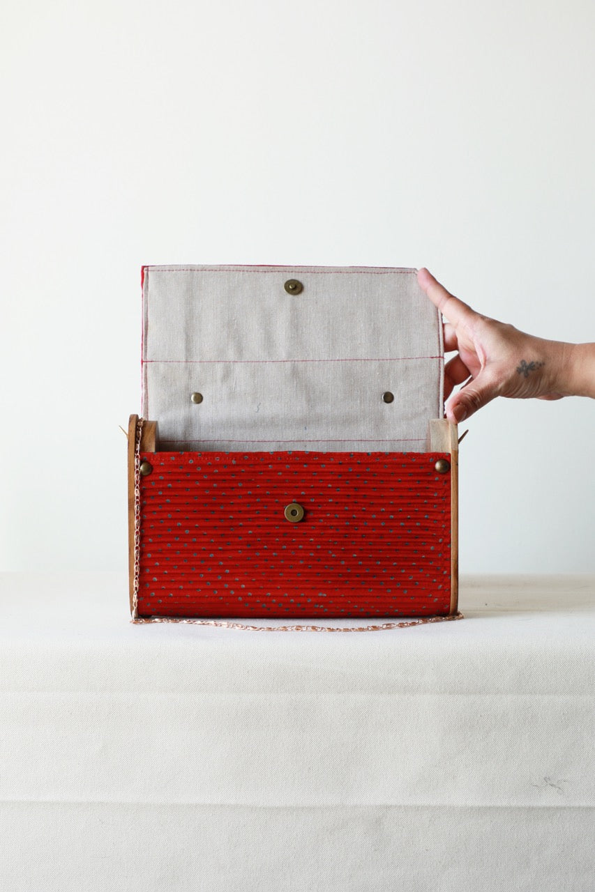 Soie upcycled Capsule Clutch