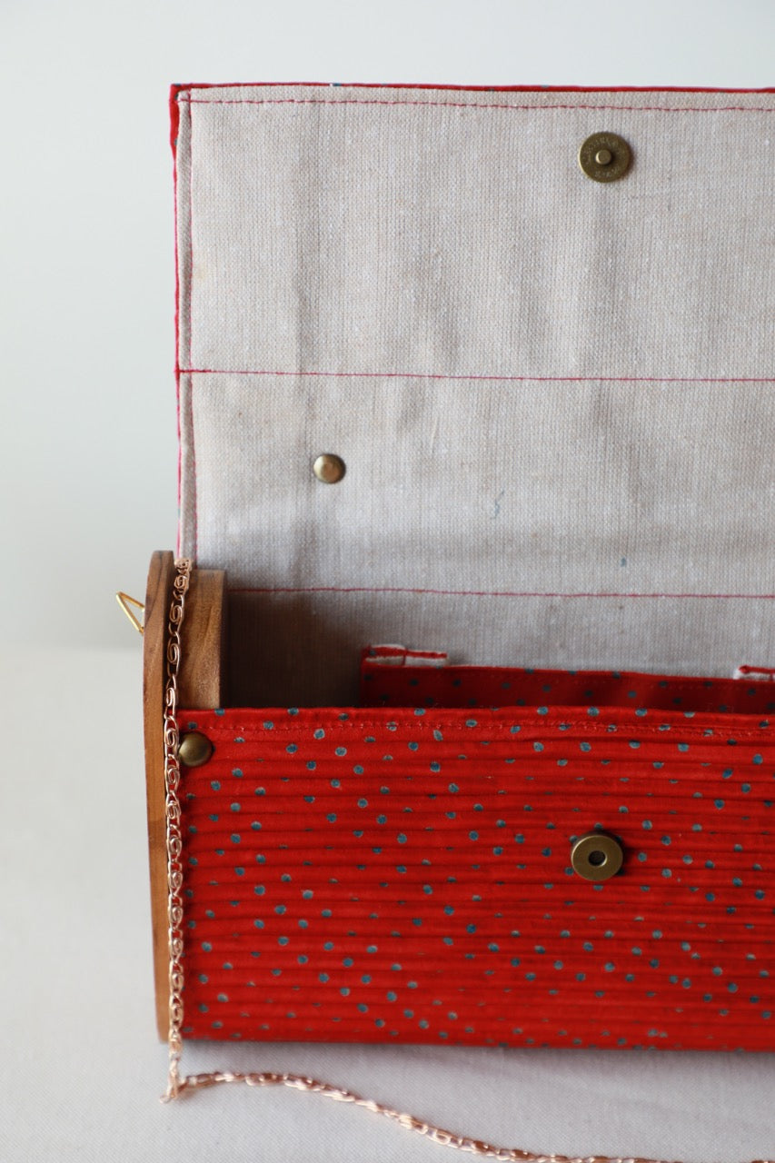 Soie upcycled Capsule Clutch