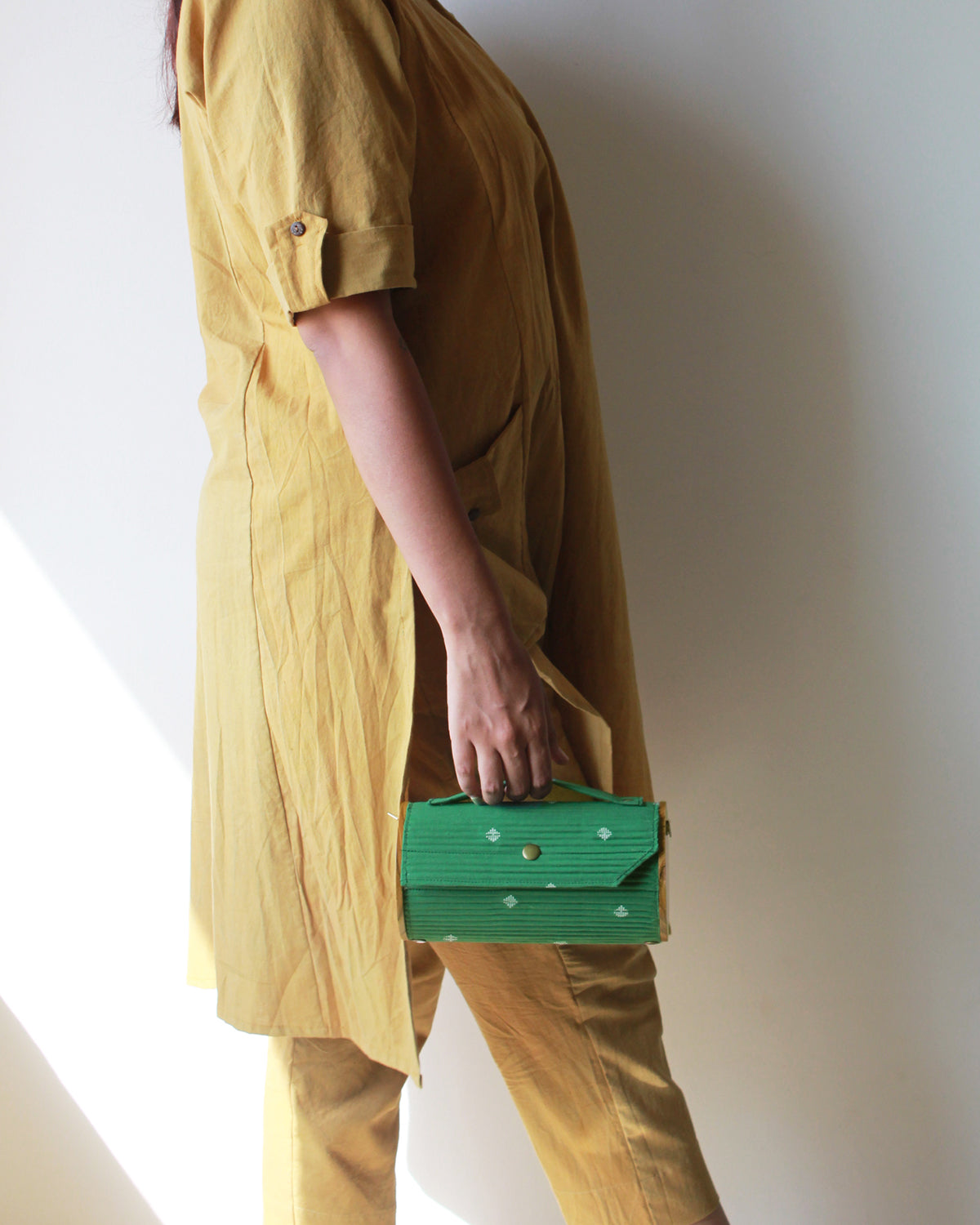 FERN Round Clutch - Single Sleeve