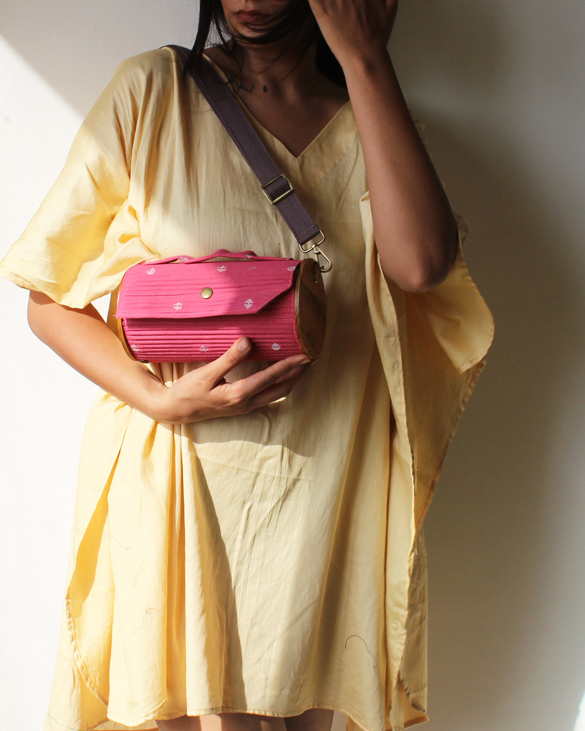 MAUVE Round Clutch - Single Sleeve