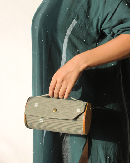 OLIVE Round Clutch - Single Sleeve