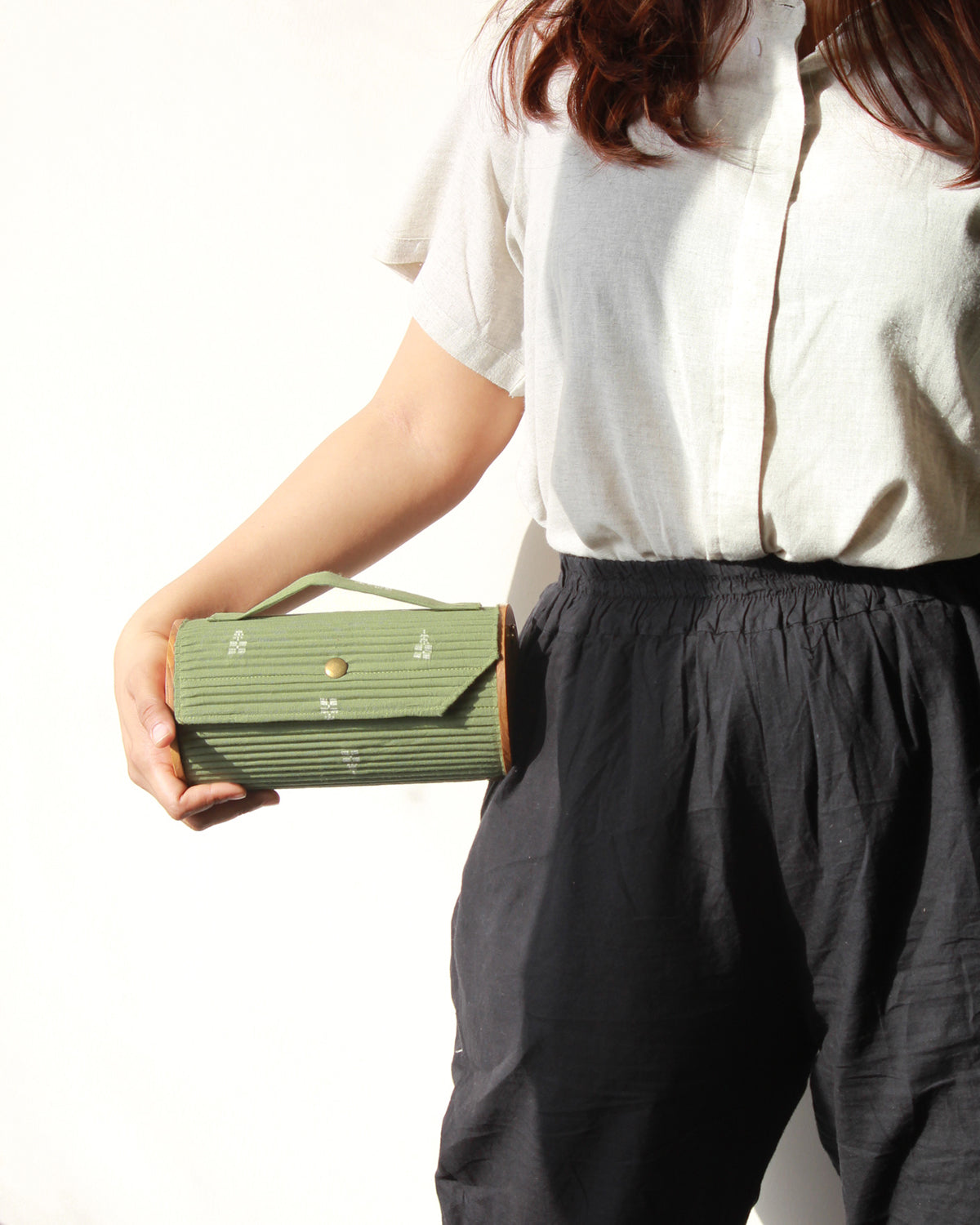 SAGE Round Clutch - Single Sleeve