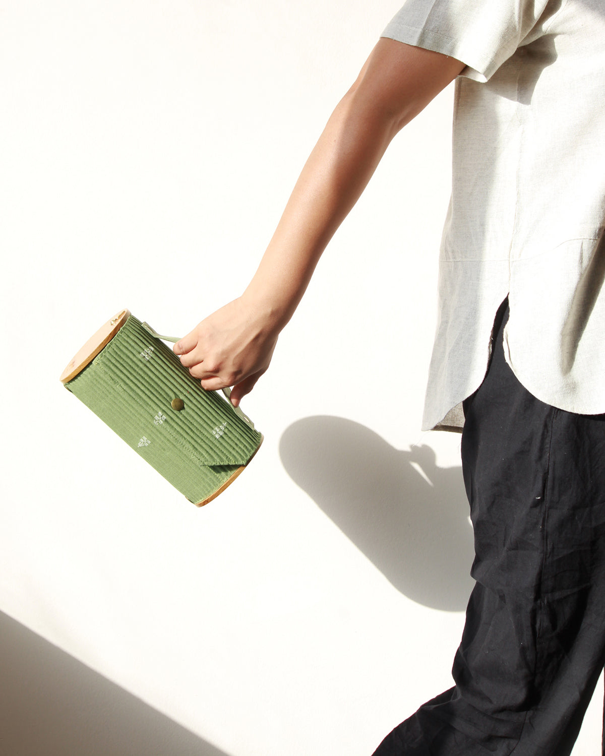 SAGE Round Clutch - Single Sleeve