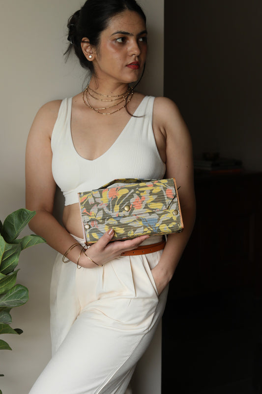 Oka Box Clutch - Single Sleeve