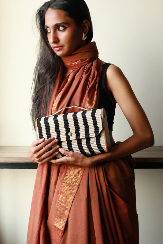 Siden ucycled Capsule Clutch