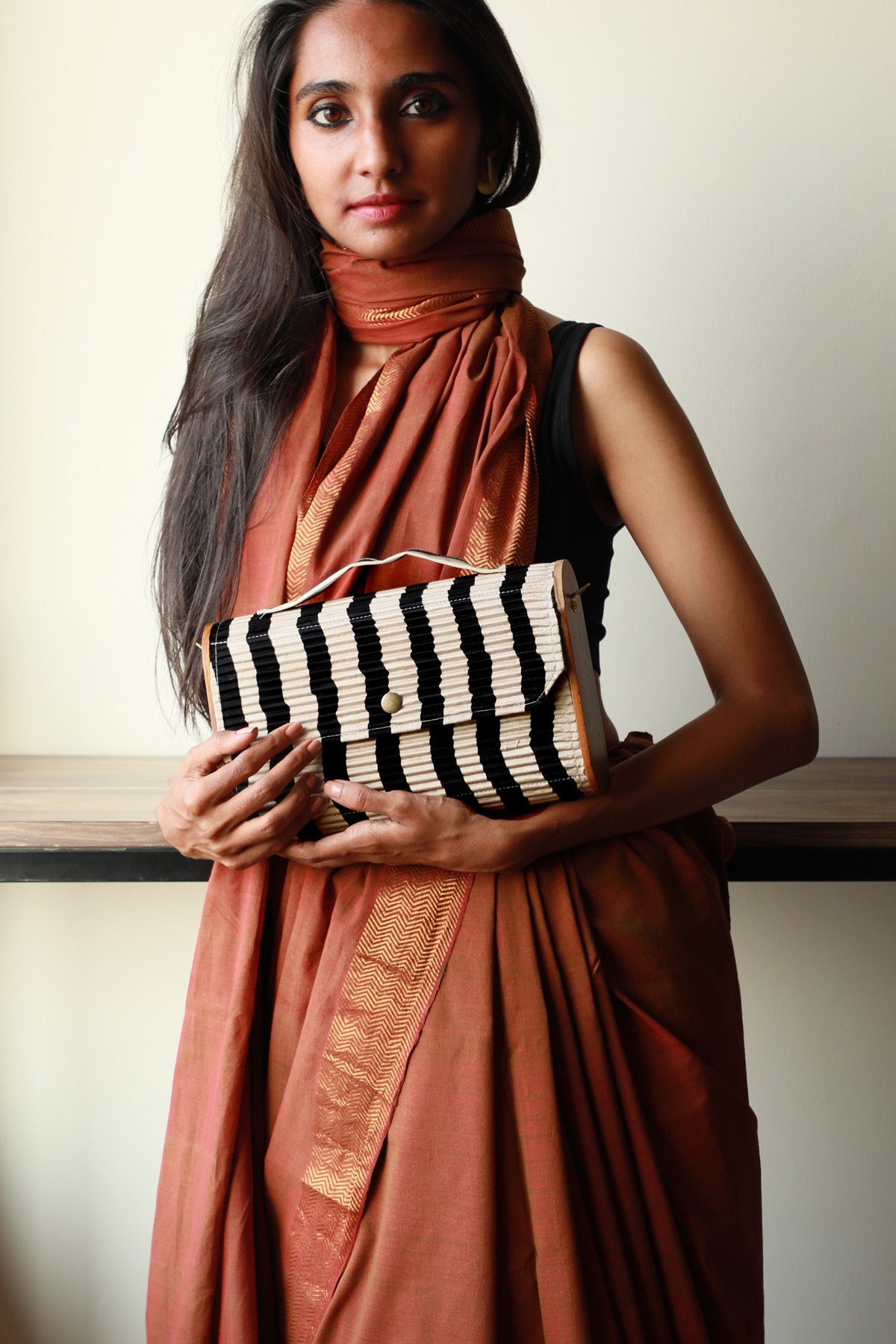 Siden ucycled Capsule Clutch