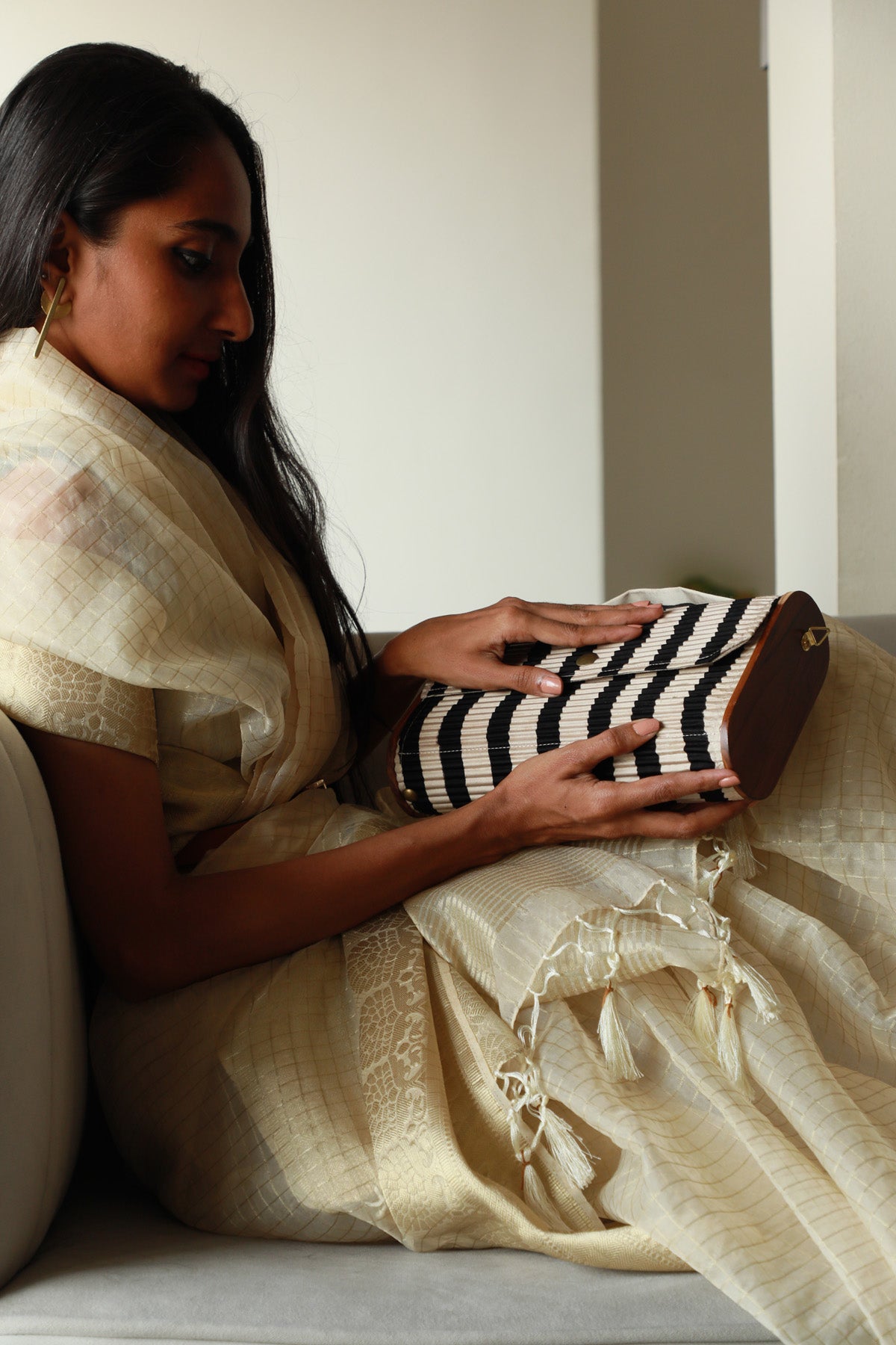 Siden ucycled Capsule Clutch